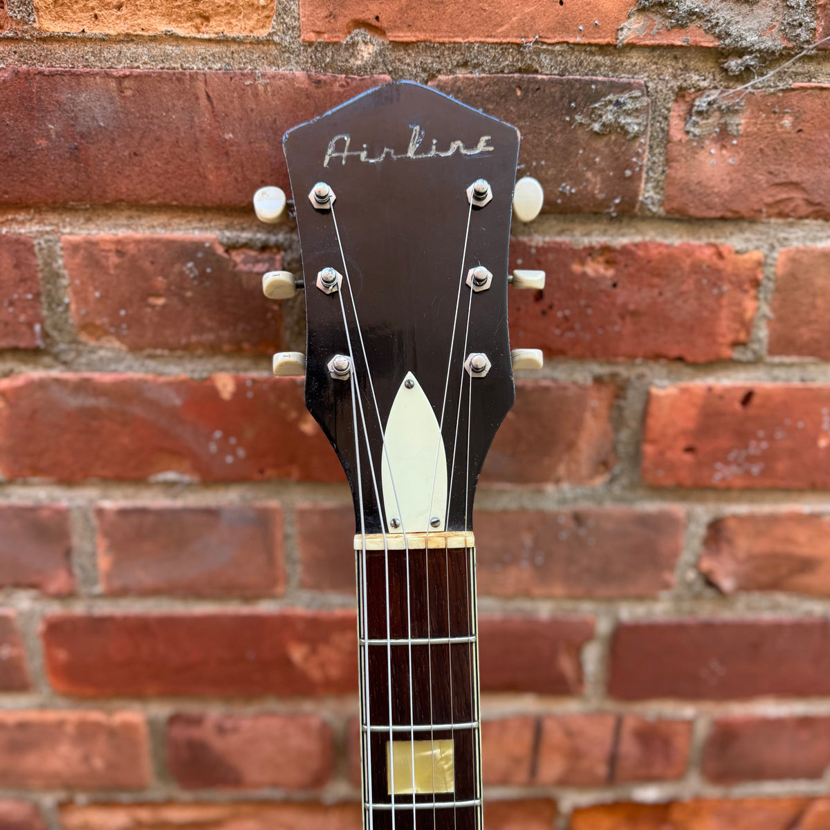 Airline Model 7208 Roy Smeck Stratotone Sunburst - 1963