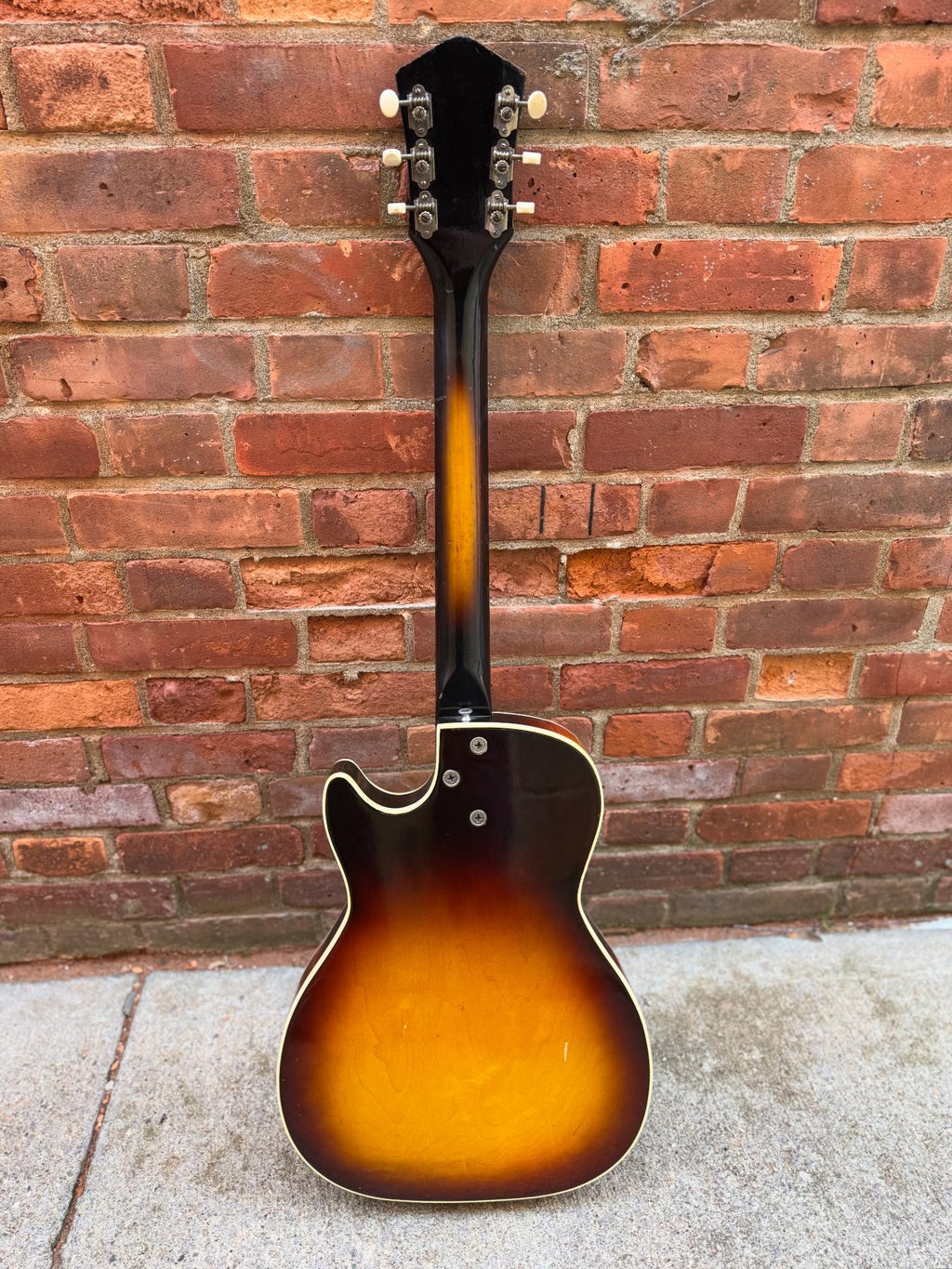 Airline Model 7208 Roy Smeck Stratotone Sunburst - 1963