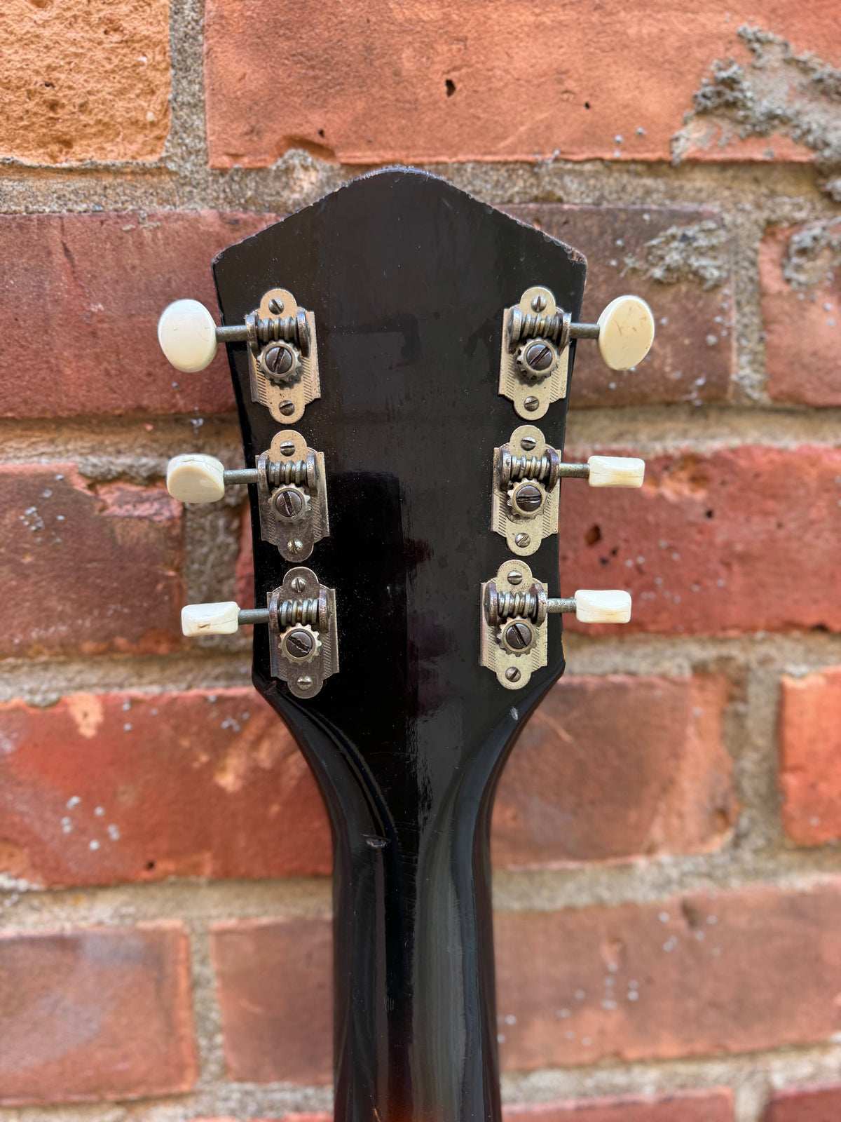 Airline Model 7208 Roy Smeck Stratotone Sunburst - 1963
