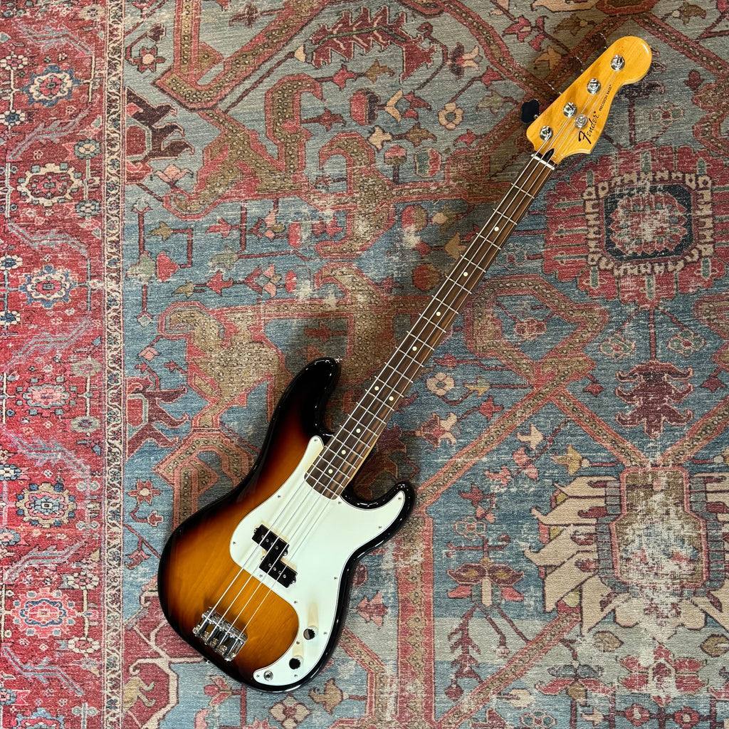 Fender Standard Precision Bass 3-Tone Sunburst.- 2014