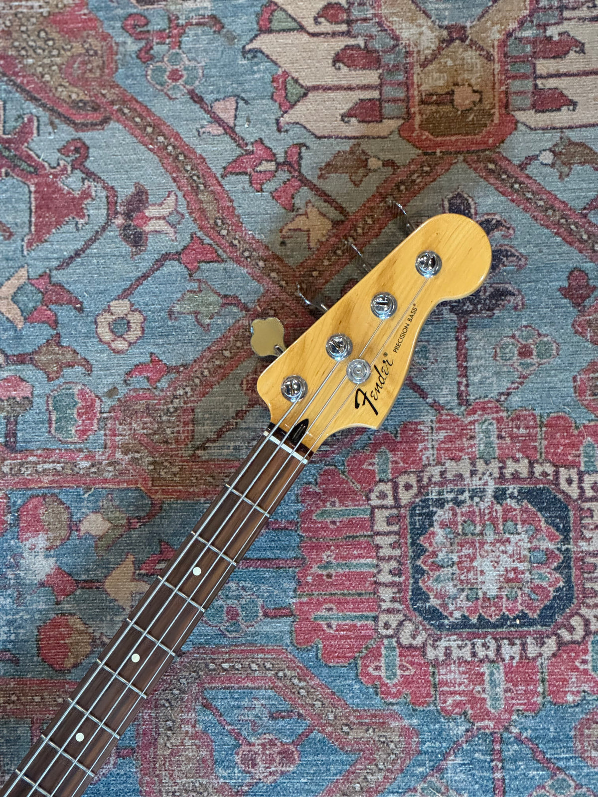 Fender Standard Precision Bass 3-Tone Sunburst.- 2014