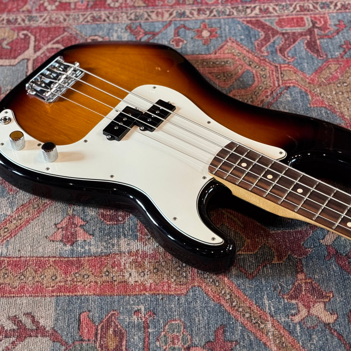 Fender Standard Precision Bass 3-Tone Sunburst.- 2014
